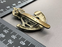 Lade das Bild in den Galerie-Viewer, Original British Army WW2 Durham Light Infantry DLI Cap Badge
