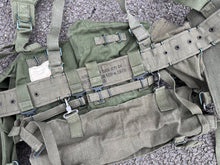 Charger l&#39;image dans la galerie, Original British Army 58 Pattern Webbing Rig Set Up - Belt, Pouches, Roll
