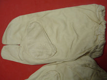 Load image into Gallery viewer, Original WW2 British Army Gunners Winter White Gloves - Dated 1942
