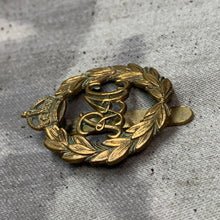 Charger l&#39;image dans la galerie, Original WW2 British Army Royal Armoured Corps Cap Badge
