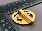 Vintage Kuwait Armed Forces Cap Badge - The Militaria Shop