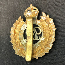 Load image into Gallery viewer, Original WW2 British Army Cap Badge - Royal Engineers - RE - The Militaria Shop
