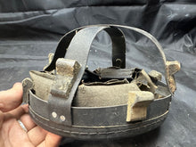 Charger l&#39;image dans la galerie, Original WW2 British Army Mk2 Helmet Liner - Size 6 3/4 - 1939 Dated
