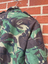 Lade das Bild in den Galerie-Viewer, Genuine British Army DPM Camouflaged Combat Jacket - Size 180/96
