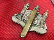 Load image into Gallery viewer, Original WW1 / WW2 British Army Cambridgeshire Regiment Cap Badge
