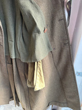 Charger l&#39;image dans la galerie, Original WW2 Canadian Army Officers Warrant Officer WO2 Greatcoat - 38&quot; Chest
