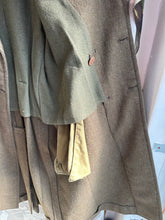 Lade das Bild in den Galerie-Viewer, Original WW2 Canadian Army Officers Warrant Officer WO2 Greatcoat - 38&quot; Chest
