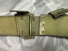 Charger l&#39;image dans la galerie, Original WW1 British Army 1908 08 Pattern Webbing Belt - 1924 Dated - 42&quot; Waist
