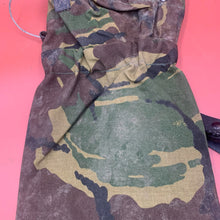 Lade das Bild in den Galerie-Viewer, Genuine British Army Surplus DPM Camouflaged Gaiters - Size Standard
