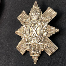 Load image into Gallery viewer, Original WW2 British Army Cap Badge - The Royal Highlanders - Black Watch - The Militaria Shop
