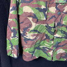 Charger l&#39;image dans la galerie, Genuine British Army DPM Camouflaged Woodland Jacket - 170/96
