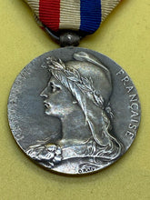 Load image into Gallery viewer, Original French Honour Medal for railroads in Silver Metal - 1913-1939 Named
