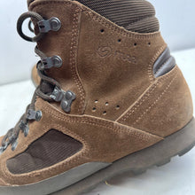Load image into Gallery viewer, British Army Surplus Brown Leather Combat Boots - Iturri - Size UK 8 L - The Militaria Shop

