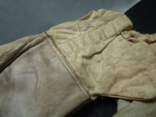 Load image into Gallery viewer, Original WW2 Pattern British Army White Camouflaged Gloves / Gunners Mittens
