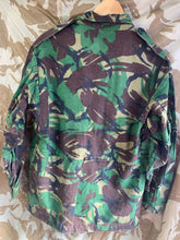 Lade das Bild in den Galerie-Viewer, Genuine British Army Smock Combat Jungle DPM Camouflage - Size 170/104
