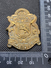 Lade das Bild in den Galerie-Viewer, Original British Army 16th Battalion Welsh Regiment Cardiff Cap Badge
