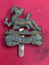 Charger l&#39;image dans la galerie, Original WW1 / WW2 British Army Royal Berkshire Regiment Cap Badge
