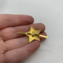 Charger l&#39;image dans la galerie, Genuine Soviet Army Red Star Soldier&#39;s Cap Hat Badge - USSR CCCP Military Badge
