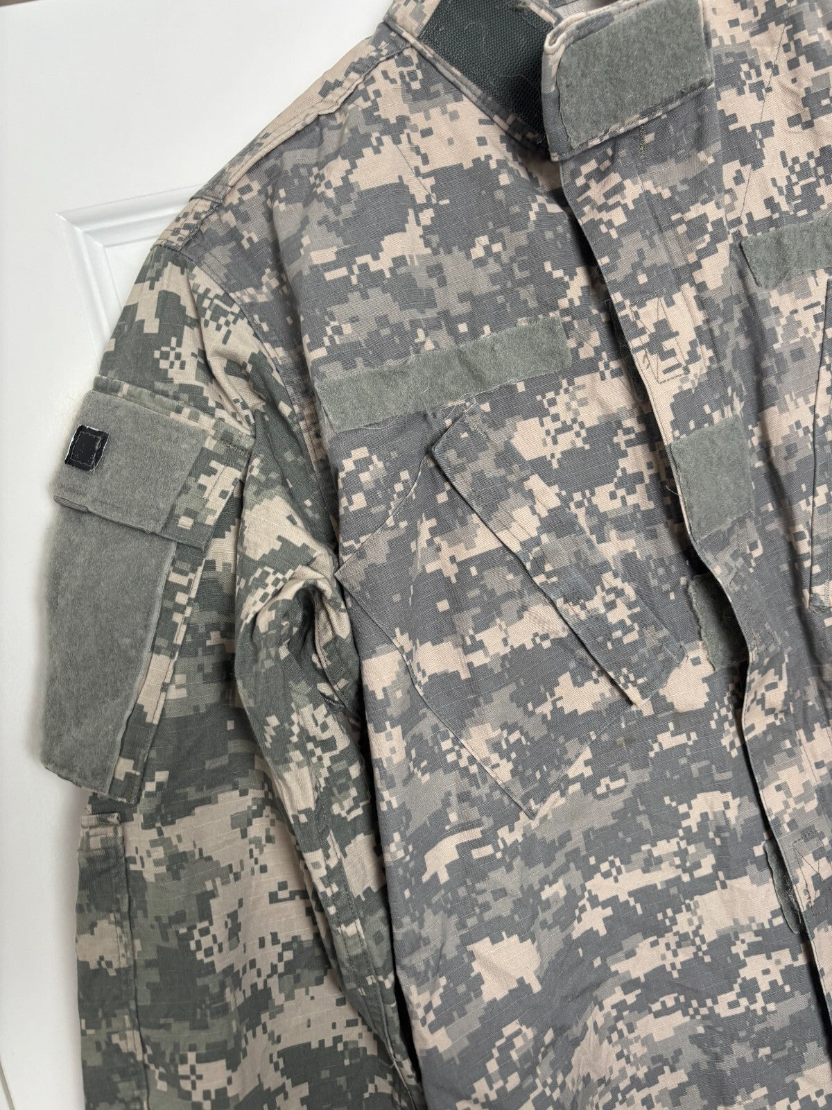 Surplus US Army ACU Combat Uniform Jacket -Size Small-Regular - The Militaria Shop