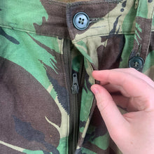 Charger l&#39;image dans la galerie, Early Original British Army Jungle DPM Camouflaged Combat Trousers - 76/80/96
