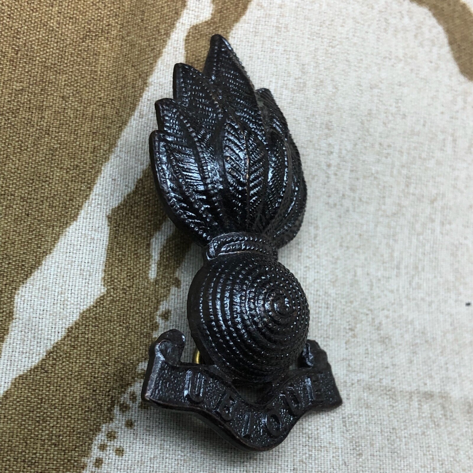 Original British Army WW1 / WW2 Royal Engineers Officer's Bronze Cap Badge - The Militaria Shop