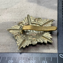 Load image into Gallery viewer, WW1 British Army Machine Gun Corps MGC Cap Badge
