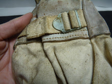 Load image into Gallery viewer, Original WW2 Pattern British Army White Camouflaged Gloves / Gunners Mittens
