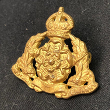 Load image into Gallery viewer, Original WW2 British Army Cap Badge - Derbyshire Yeomanry - The Militaria Shop
