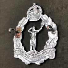 Load image into Gallery viewer, Original British Army Cap/Beret Badge - Royal Observer Corps - The Militaria Shop
