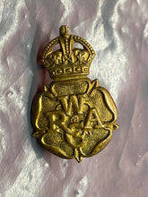 Load image into Gallery viewer, Original WW2 Onwards British Army Women&#39;s Royal Army Corps Cap / Collar Badge
