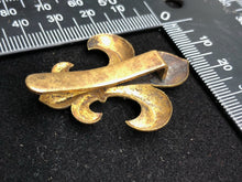 Load image into Gallery viewer, Original WW2 British Army Manchester Regiment Fleur De Lys Cap Badge
