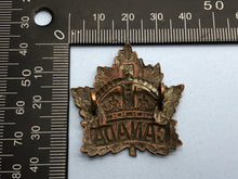 Charger l&#39;image dans la galerie, Original WW2 Canadian Army CANADA Cap Badge
