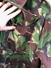 Lade das Bild in den Galerie-Viewer, Size 160/96 - Genuine British Army Combat Temperate Smock Jacket DPM Camouflage
