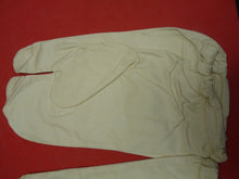 Load image into Gallery viewer, Original WW2 British Army Gunners Winter White Gloves - Dated 1941
