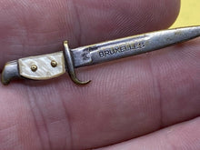 Load image into Gallery viewer, Original British Army Commemorative WW1 Miniature Badge BRUXELLES
