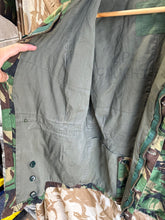 Charger l&#39;image dans la galerie, Genuine British Army 1968 Pattern DPM Combat Smock - Size 2 - 38&quot; Chest
