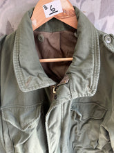 Load image into Gallery viewer, Original US M1965 Field Jacket Combat Jacket Small Regular 37&quot; Chest
