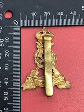 Load image into Gallery viewer, Original WW1/WW2 British Army Labour Corps Cap Badge Kings Crown
