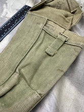 Charger l&#39;image dans la galerie, Original WW2 British Army 37 Pattern Bren Pouch
