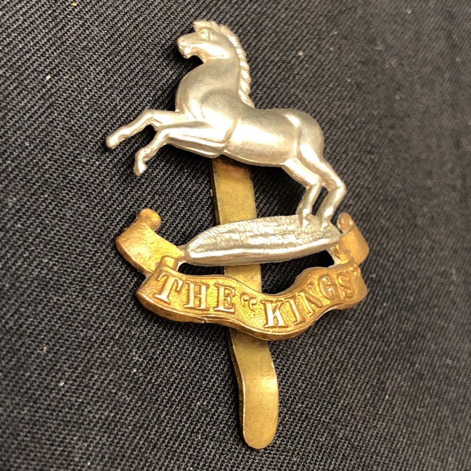 Original British Army WW1 / WW2 The Kings Liverpool Regiment Cap Badge - The Militaria Shop