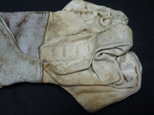 Load image into Gallery viewer, Original WW2 Pattern British Army White Camouflaged Gloves / Gunners Mittens
