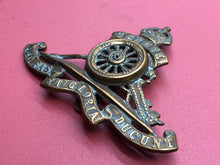 Load image into Gallery viewer, Original WW1/WW2 British Army Royal Artillery Cap Badge
