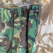 Charger l&#39;image dans la galerie, British Army DPM Camouflaged Temperate Trousers - 80/80/96 - Vintage Clothing
