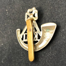 Lade das Bild in den Galerie-Viewer, Original WW2 British Army Cap Badge - King&#39;s Shropshire Light Infantry - The Militaria Shop
