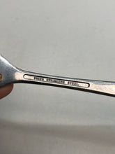 Lade das Bild in den Galerie-Viewer, Original British Army War Department Marked Mess Cutlery Fork - 1961 Dated
