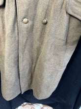 Charger l&#39;image dans la galerie, Original WW2 British Army Soldiers Greatcoat 1940 Pattern - 43&quot; Chest
