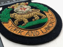 Lade das Bild in den Galerie-Viewer, British Army Bullion Embroidered Blazer Badge - York &amp; Lancaster Regiment
