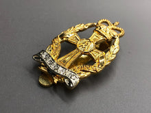 Lade das Bild in den Galerie-Viewer, Genuine British Army Queen Alexandra&#39;s Royal Army Nursing Corps Cap Badge
