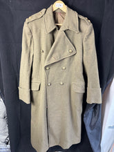 Load image into Gallery viewer, Original WW2 British Army Middlesex Regiment Lieutenant Greatcoat 1944 Dated 40&quot;
