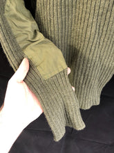 Lade das Bild in den Galerie-Viewer, British Army Olive Jersey Utility Jumper Elbow Patches Wool Pullover - Size 1
